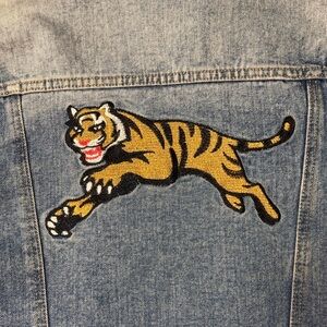 Forever 21 Cropped Denim Jacket – Tiger Patch – Raw Hem – Size S